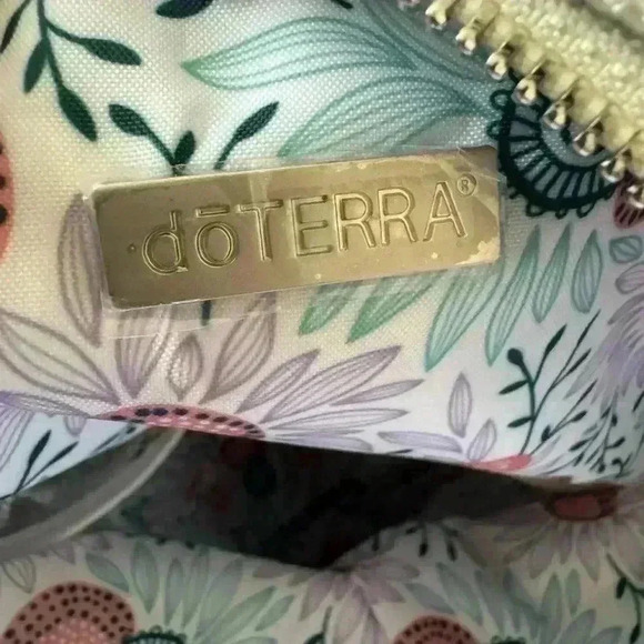 Doterra crossbody bag - Picture 6 of 8
